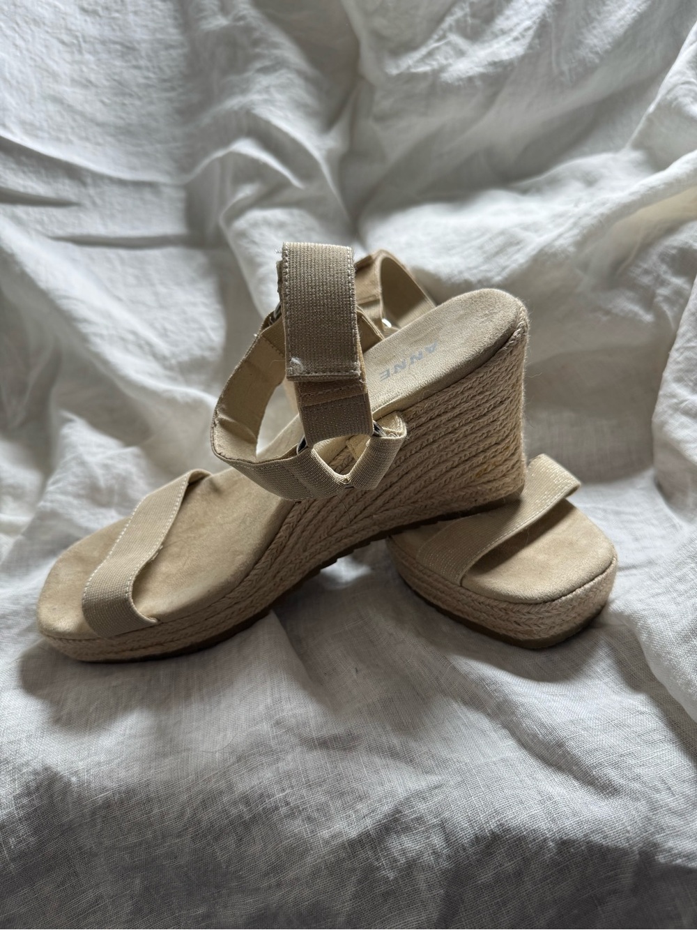 Anne Klein Beige Gold Shimmer Sz 9 Espadrille Wedges